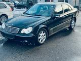 Mercedes-Benz Mercedes C Klasse 220 CDI - Mercedes-Benz E 220 aus 2005: Cdi
