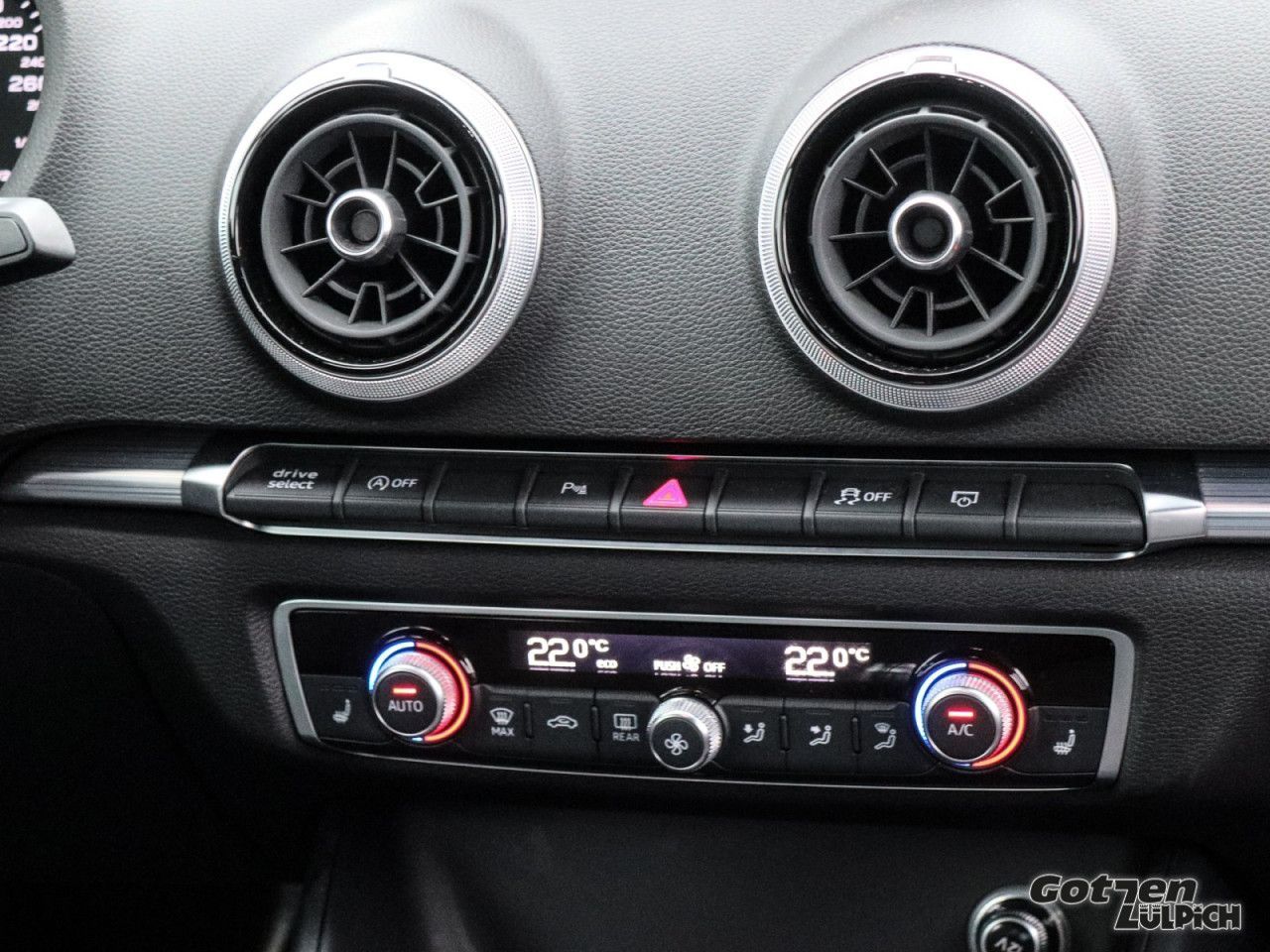 Fahrzeugabbildung Audi A3 Sportback 35 TFSI 1.5 sport Navi Paket S line