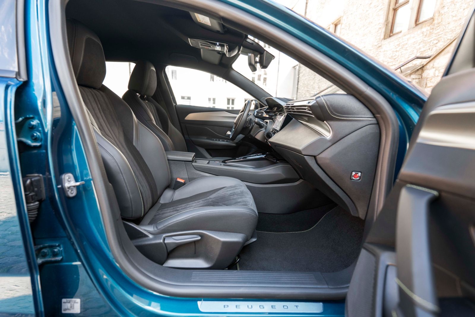 Fahrzeugabbildung Peugeot 408 PureTech 130 GT ACC 360° LED CARPLAY