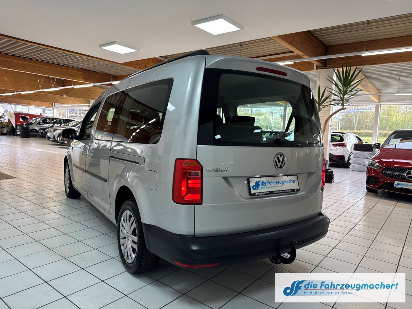 Fahrzeugabbildung Volkswagen Caddy Maxi Trendline BMT AHK Navi Mehrzonenklima