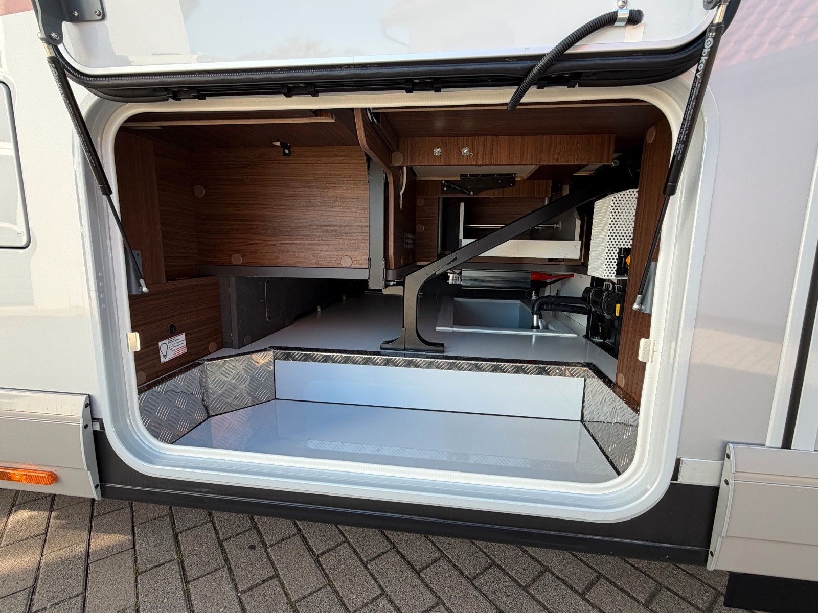 Fahrzeugabbildung Carthago chic c-line I 4.9 LE L Cortina Silverline