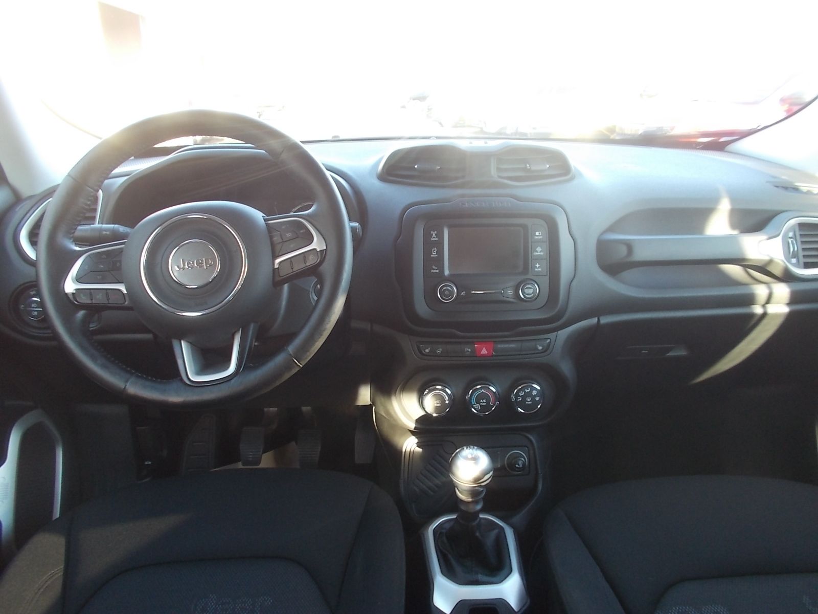 Fahrzeugabbildung Jeep Renegade Longitude 1,4 MultiAir 4x2 NAVI + SHZ