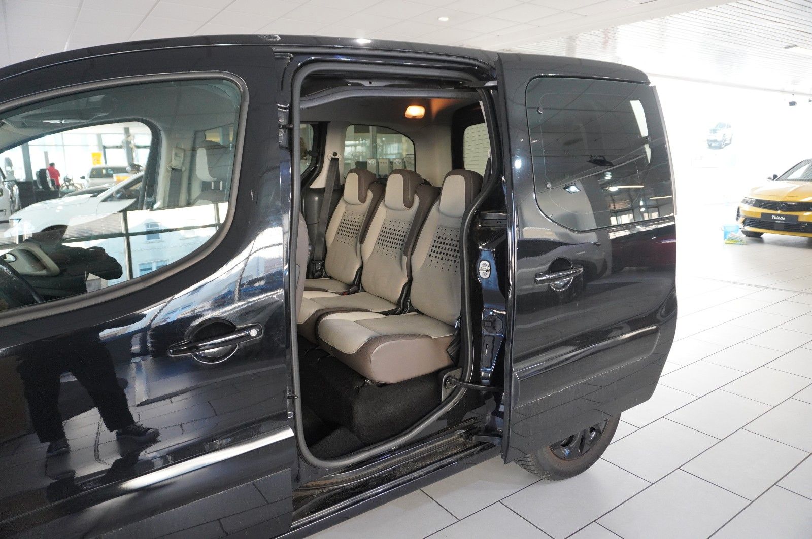 Fahrzeugabbildung Citroën Berlingo Kombi 1.6 HDI SELECTION 5-SITZ KLIMA/SH