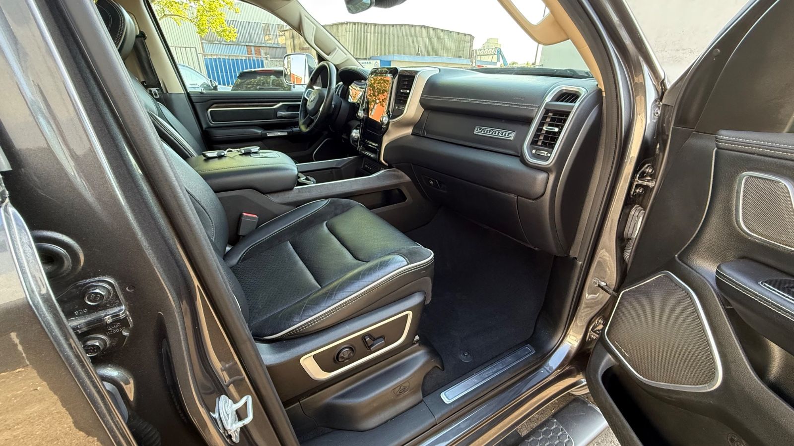 Fahrzeugabbildung Dodge RAM Gen.5  Panorama-LED-Kamera-Sitzkühlung