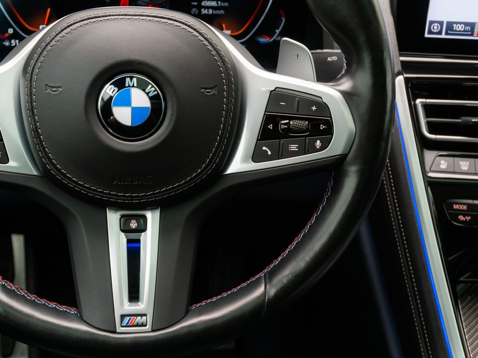 Fahrzeugabbildung BMW M850i xD GC 360° Laser SoftCl DisplKey Belüftung