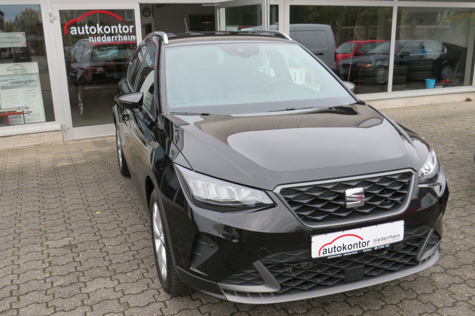 Fahrzeugabbildung SEAT Arona FR DSG NAVI SITZH. KAMERA ACC ASSISTENT-PA