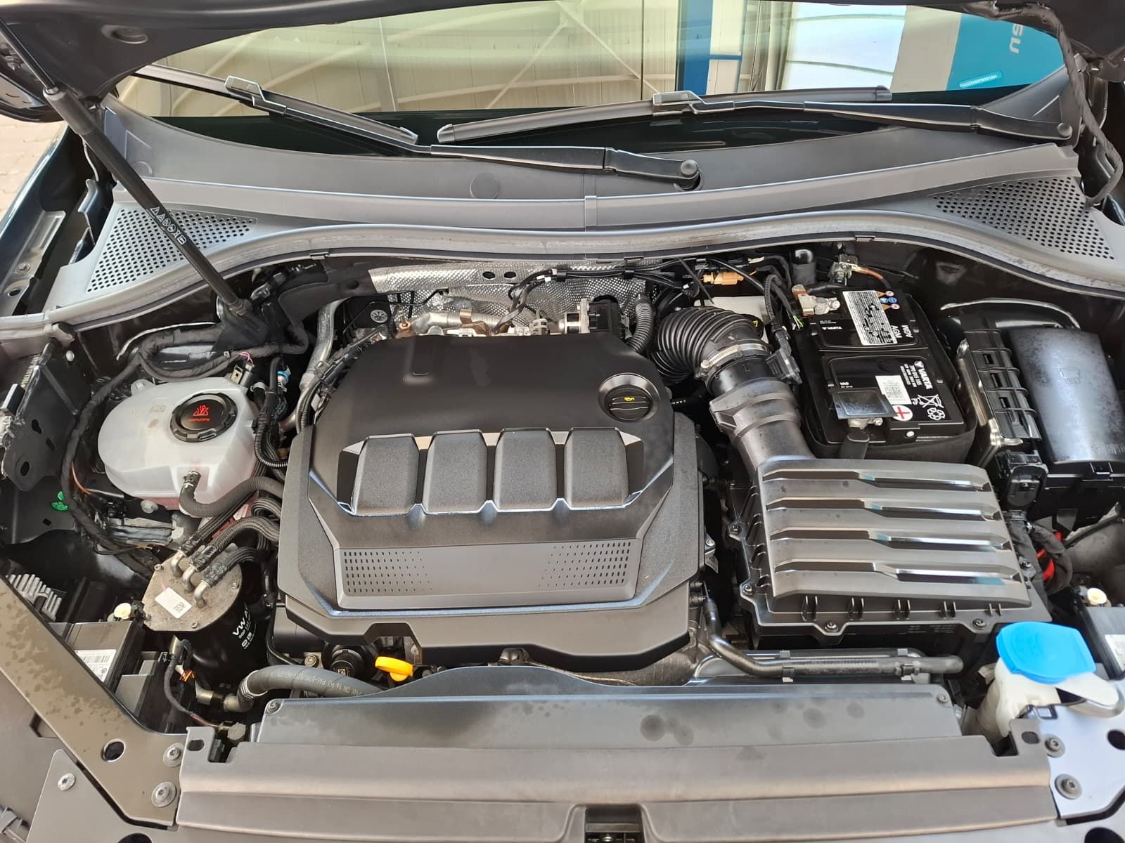Fahrzeugabbildung Volkswagen Tiguan Elegance 2.0 TDI DSG + Matrix-LED+IQDrive