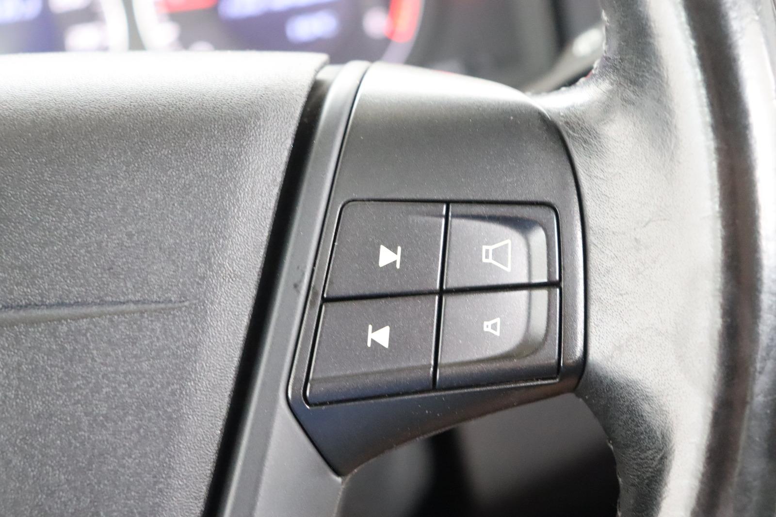Volvo V70 2010 — photo 22