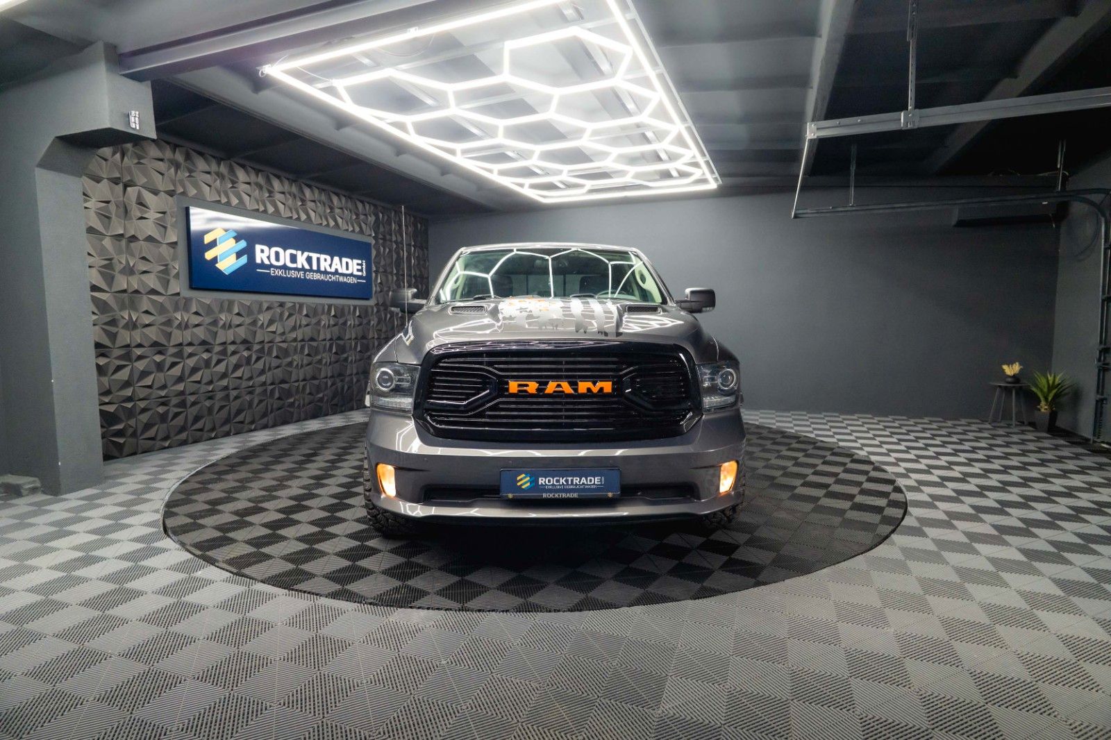 Fahrzeugabbildung Dodge RAM 5.7 V8 HEMI 4x4 OFFROAD Night-Paket *LED*