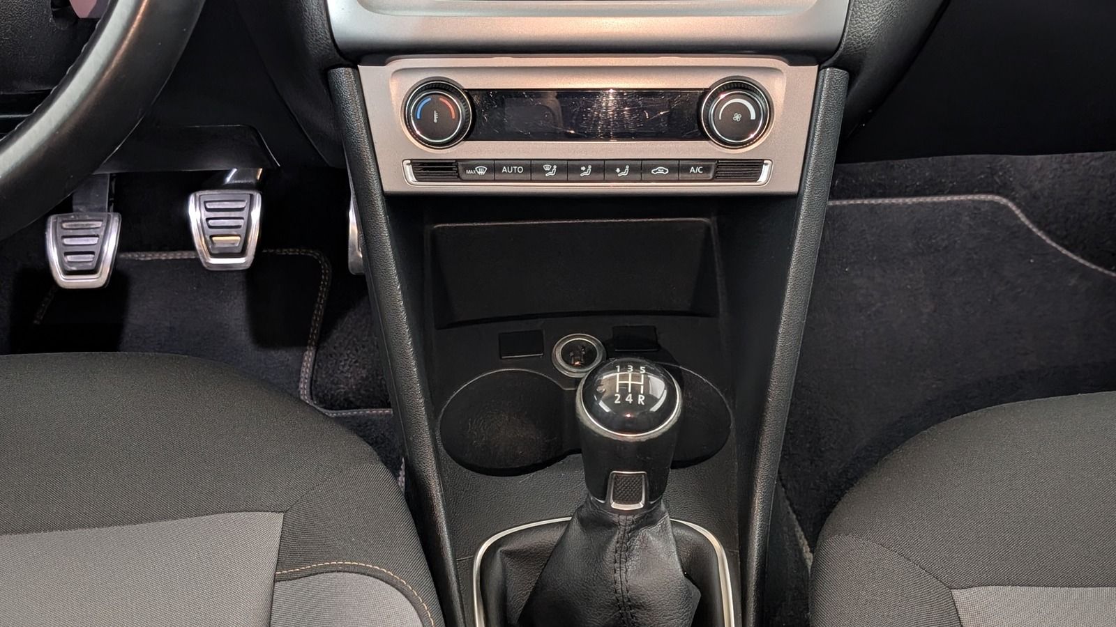 Fahrzeugabbildung Volkswagen Polo V 1.0 TSI * SHZ * LED * PDC Allstar