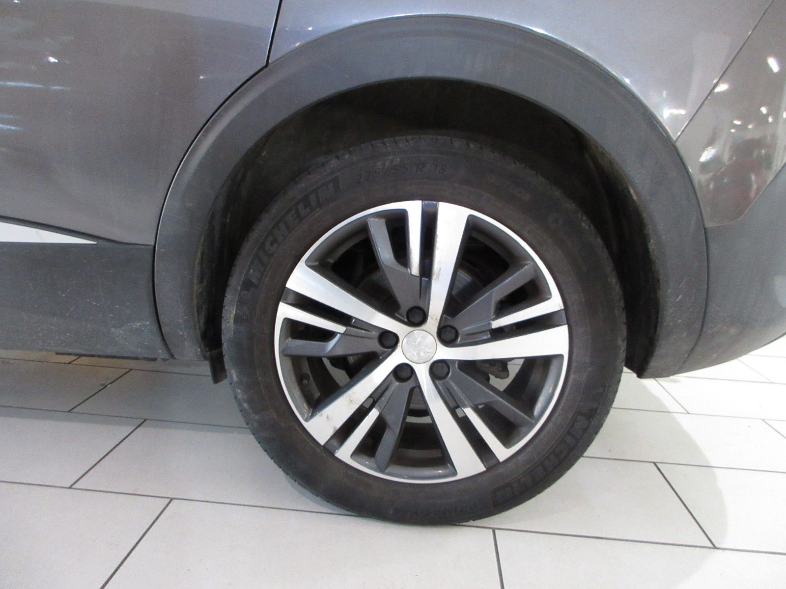 Fahrzeugabbildung Peugeot 5008 Allure 1.2T LED/NAVI/AHK/R´CAM/BLIS