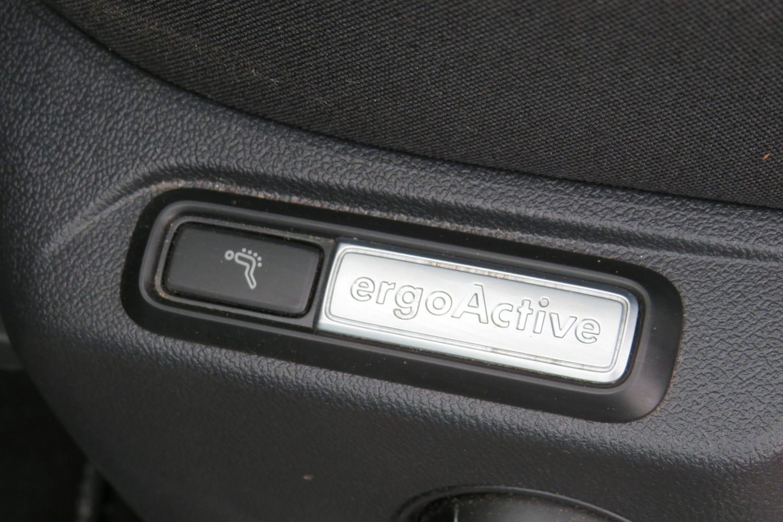 Fahrzeugabbildung Volkswagen Tiguan Life DSG AHK KAMERA ACC PDC SITZH. NAVI 1