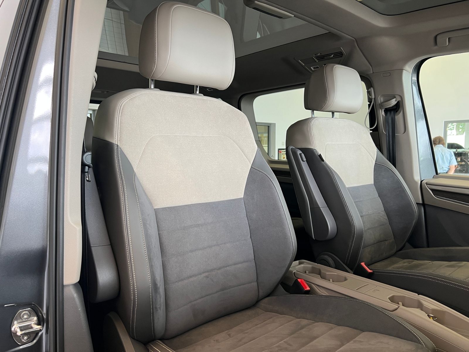 Fahrzeugabbildung Volkswagen Multivan T7 Style 2.0 TDI DSG *AHK, IQ.Light, Pa