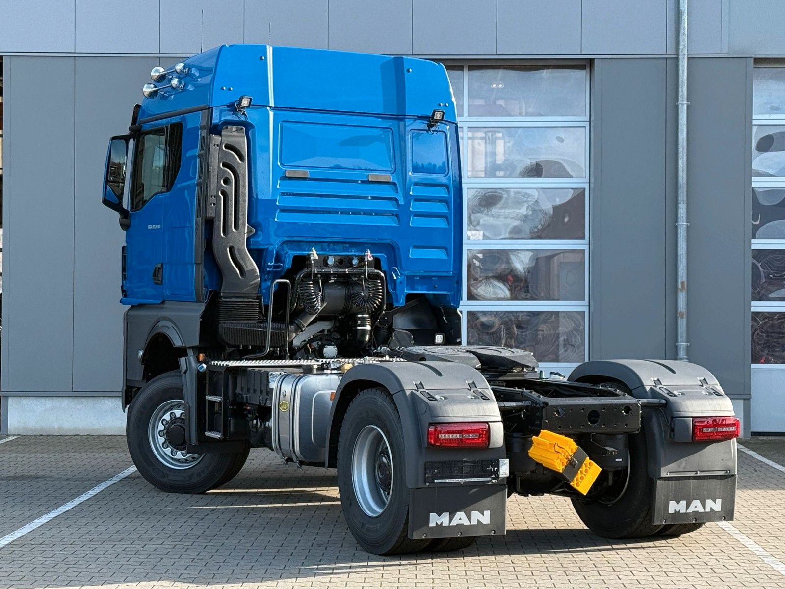 Fahrzeugabbildung MAN TGX 18.520 BL 4x2H Kommunal Hydr. Winterdienst