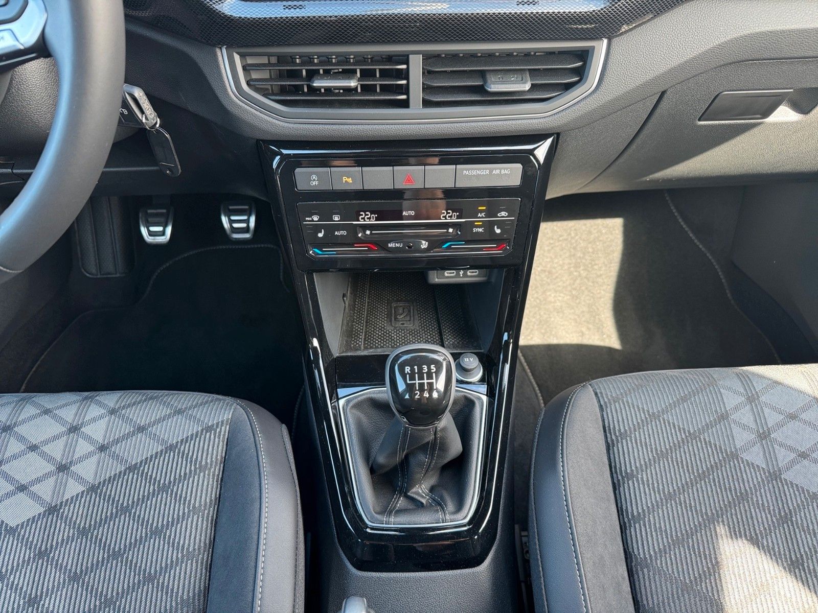 Fahrzeugabbildung Volkswagen T-Cross 1.0 TSI R-Line