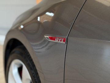 Volkswagen Golf - 6