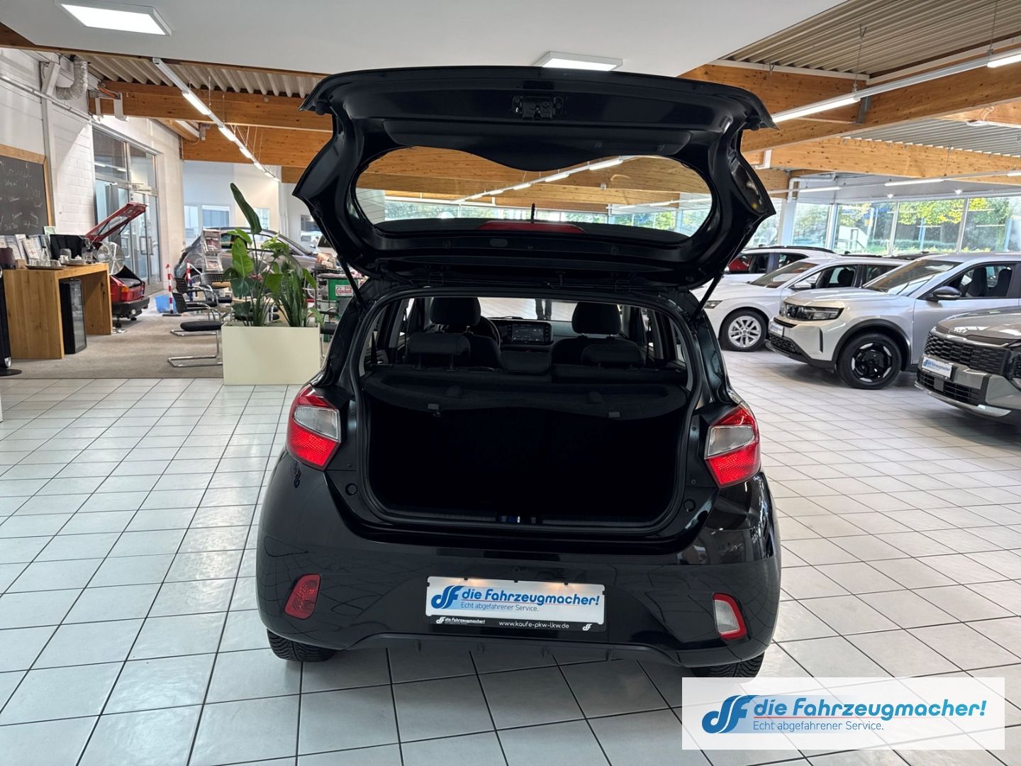 Fahrzeugabbildung Hyundai i10 Trend Navi Apple CarPlay Android Auto Musiks