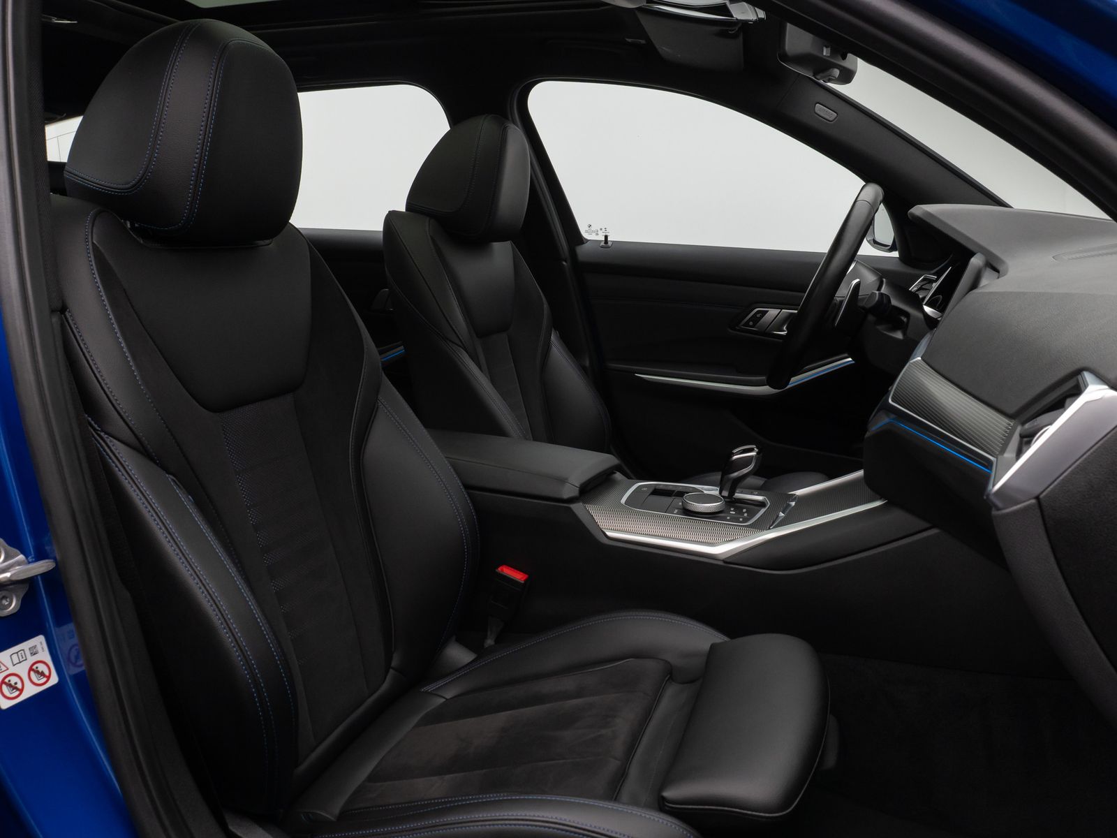 Fahrzeugabbildung BMW 330e  M Sport Panorama Laser Kamera HUD HiFi