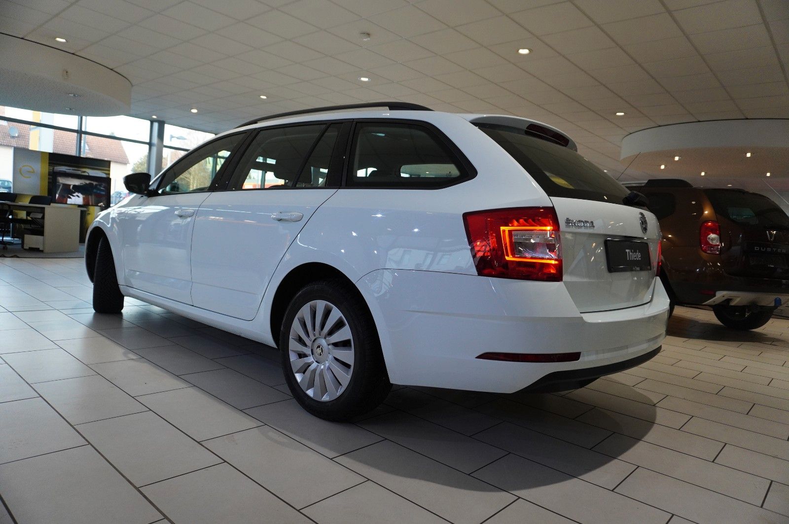 Fahrzeugabbildung SKODA Octavia COMBI 1.0 TSI ACTIVE LED/SHZ/PDC/DAB+