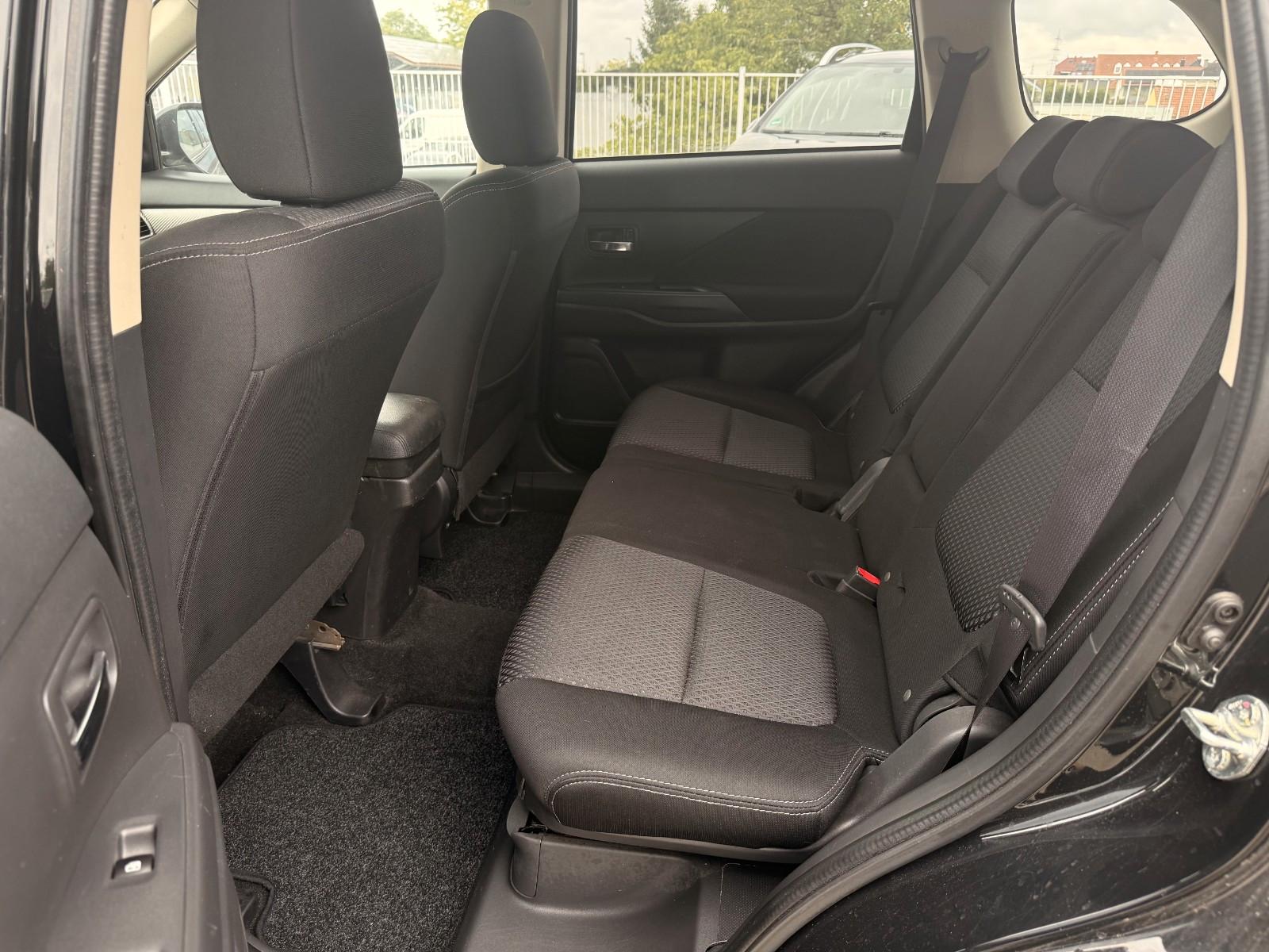 Mitsubishi Outlander Edition 100+ 4WD / Automatik/KAM/LHZ