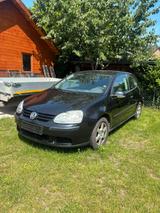 Volkswagen Golf 5 mit Austauschmotor  neuer Zahnriem... - Volkswagen Golf: Austauschmotor