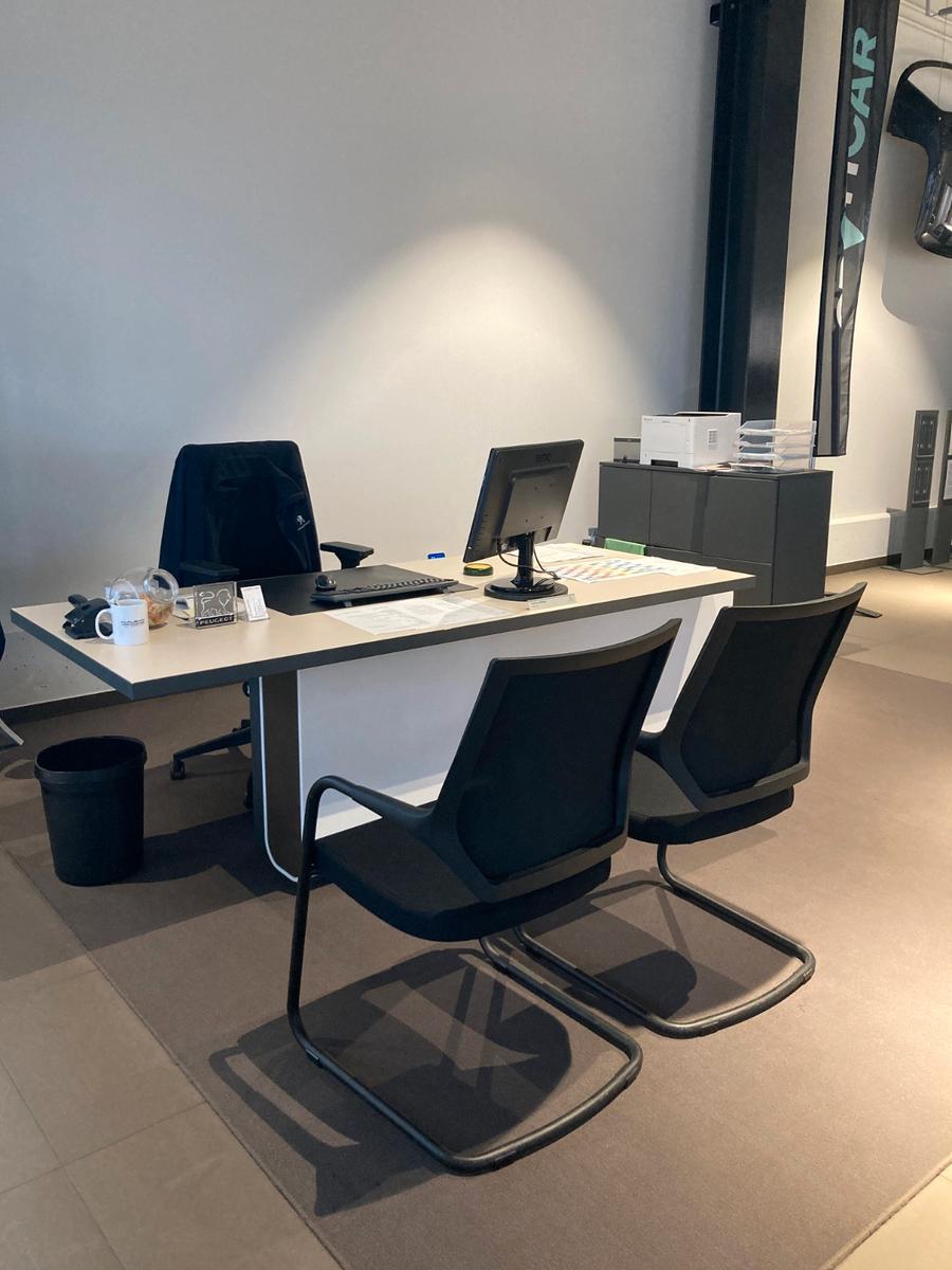 showroom-image-top