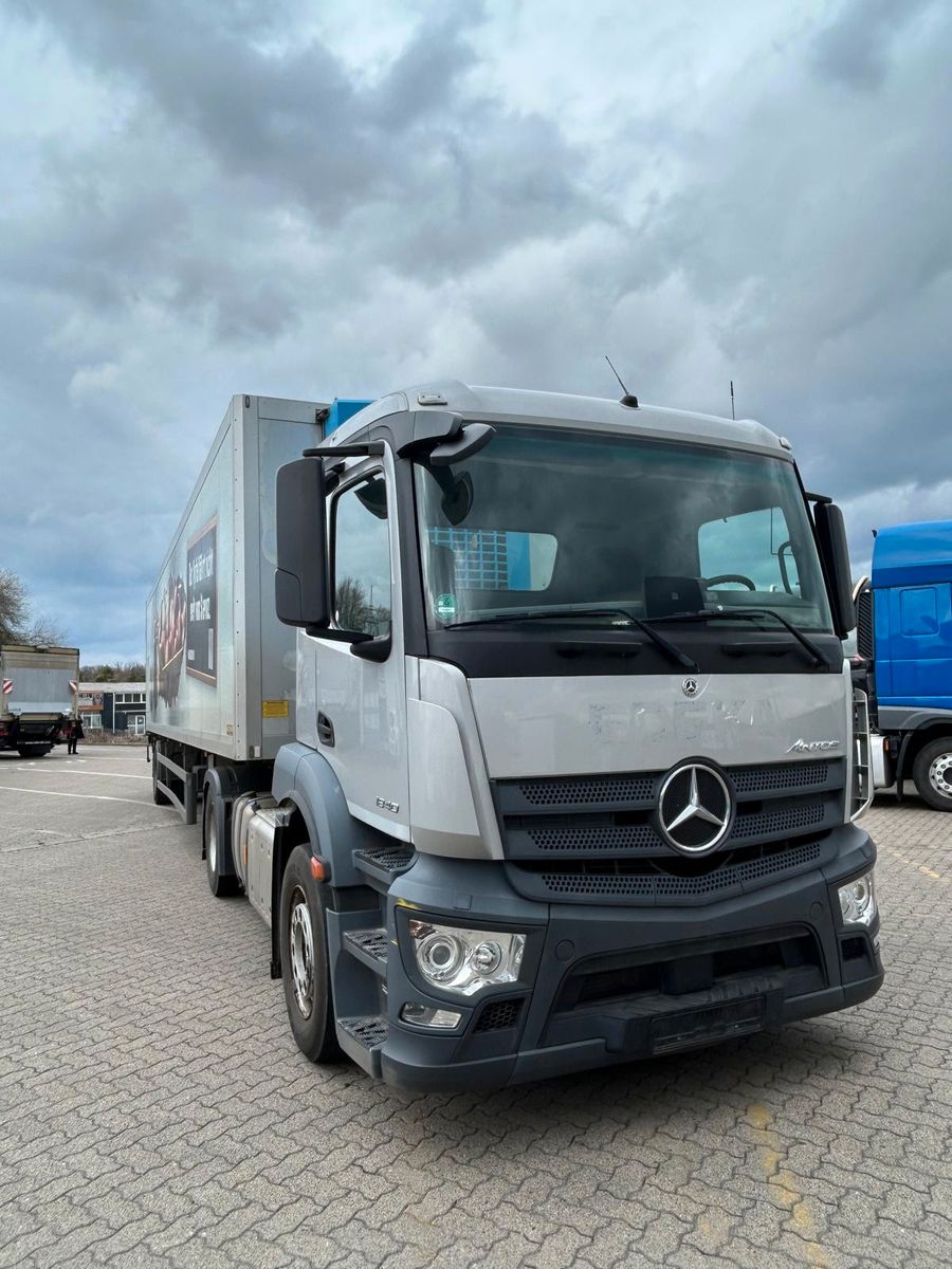 Fahrzeugabbildung Mercedes-Benz 2 Stk. Antos 1840+Rohr Kühlauflieger