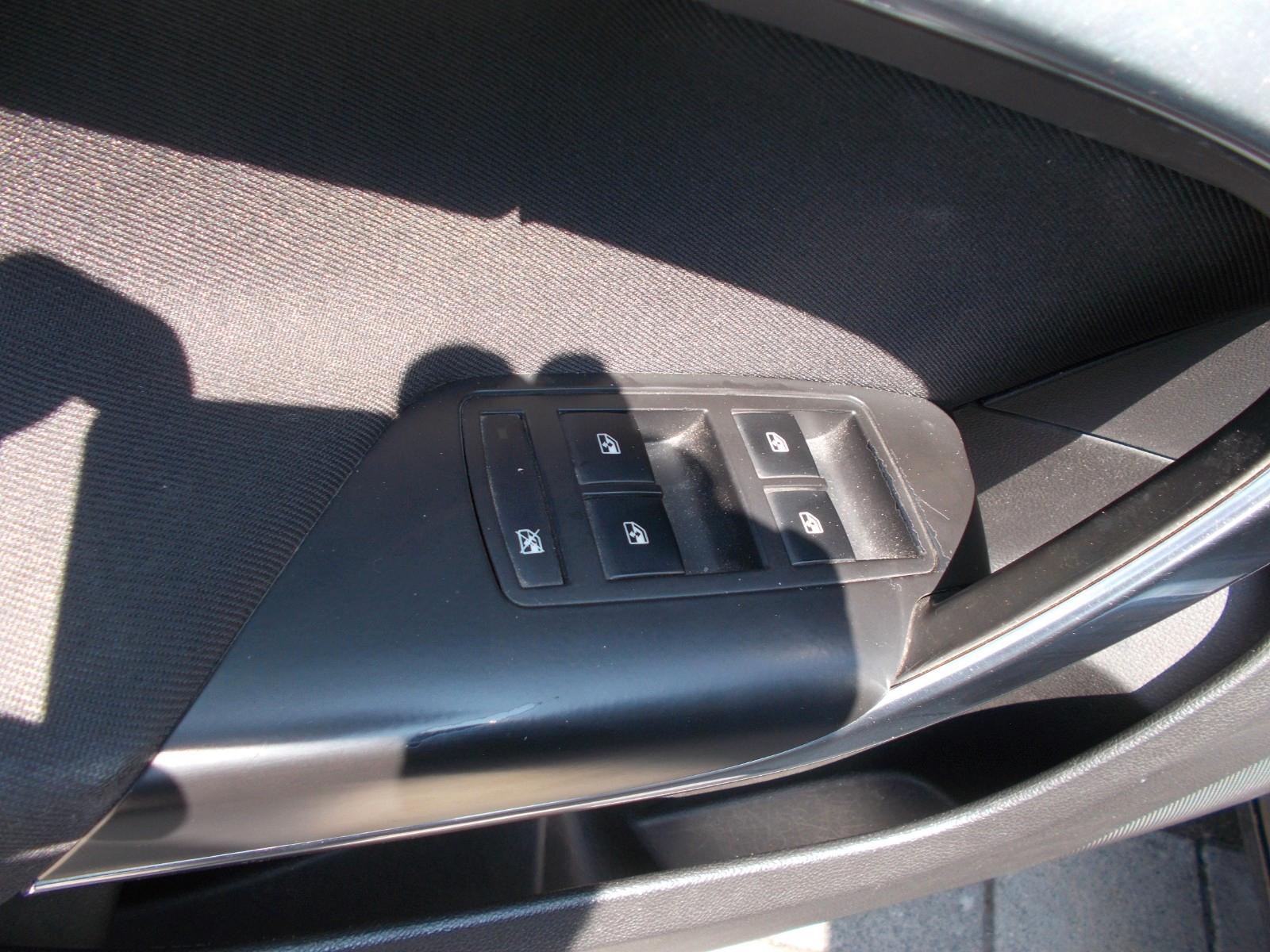 Opel Insignia 2011 — photo 17