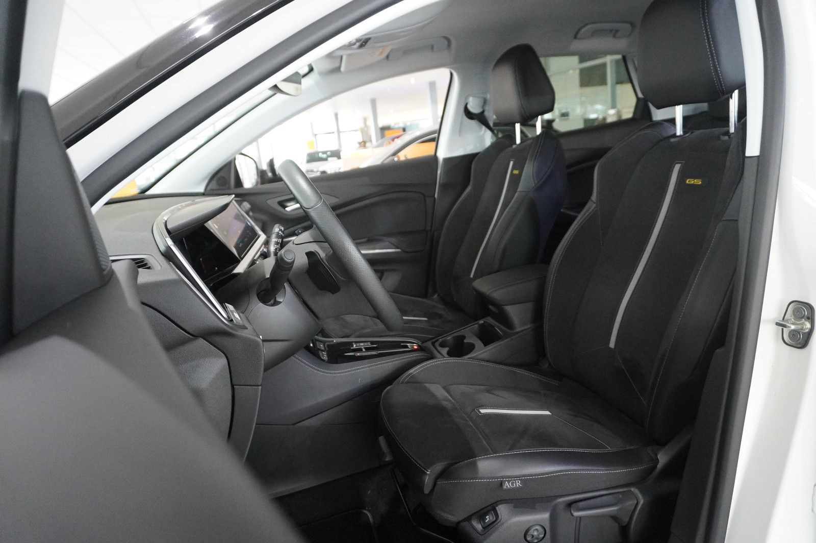 Fahrzeugabbildung Opel Grandland (X) 1.6T GSe HYBRID 4X4 NAVI/LED/SPORT