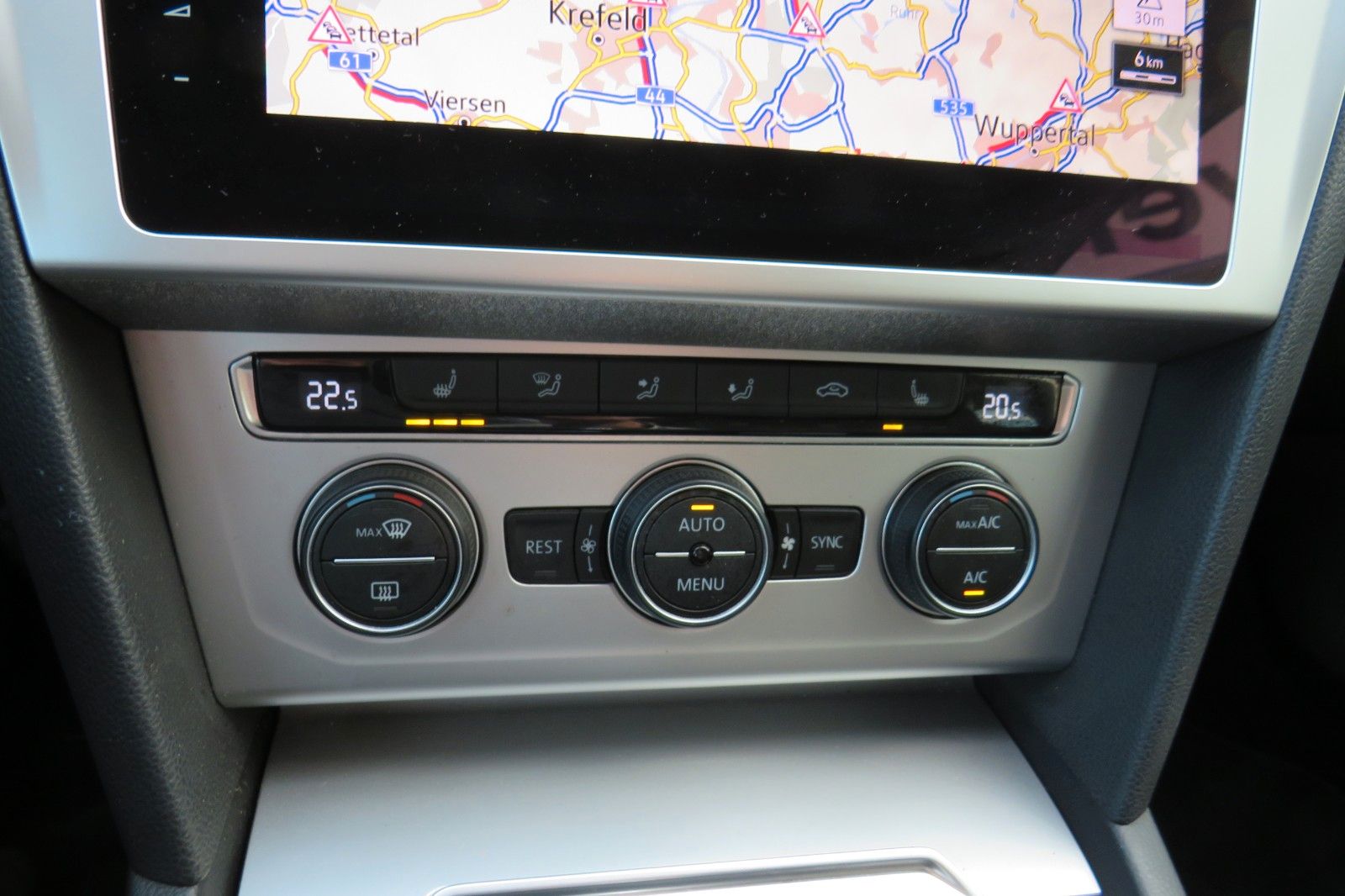 Fahrzeugabbildung Volkswagen Comfortline ACC LED KAMERA AHK NAVI APP-CONNECT