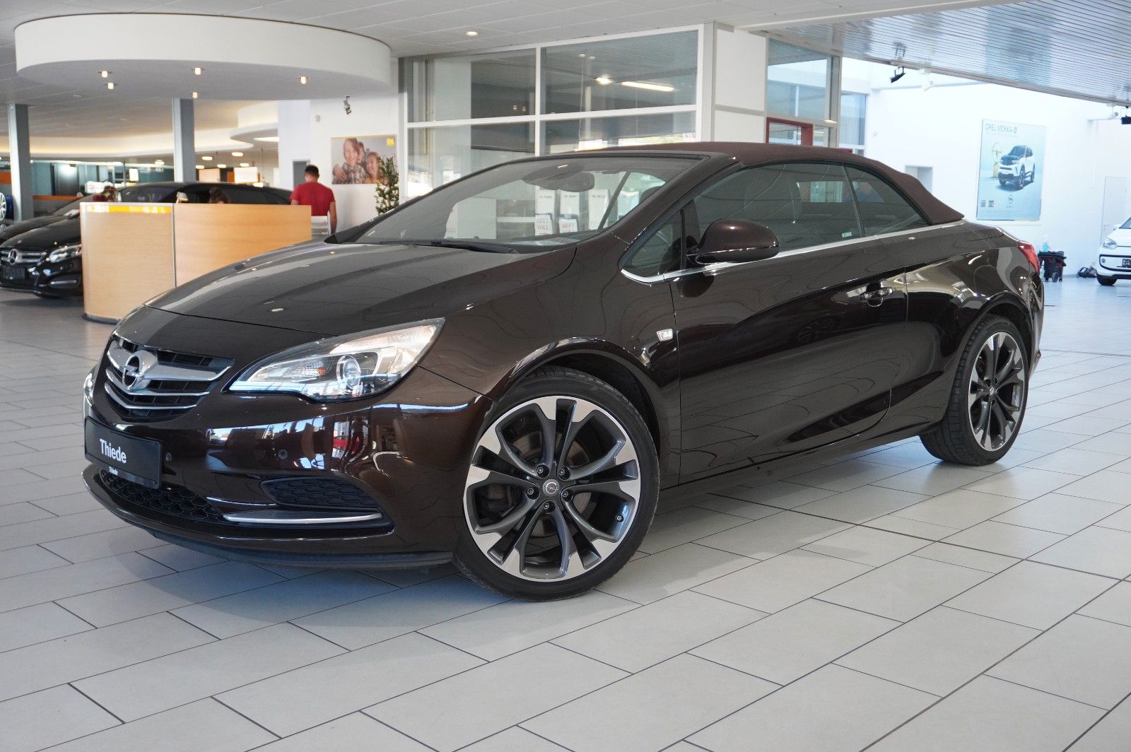 Fahrzeugabbildung Opel Cascada 1.4T EDITION SPORT/SHZ/TEMP/USB/BI-COLOR