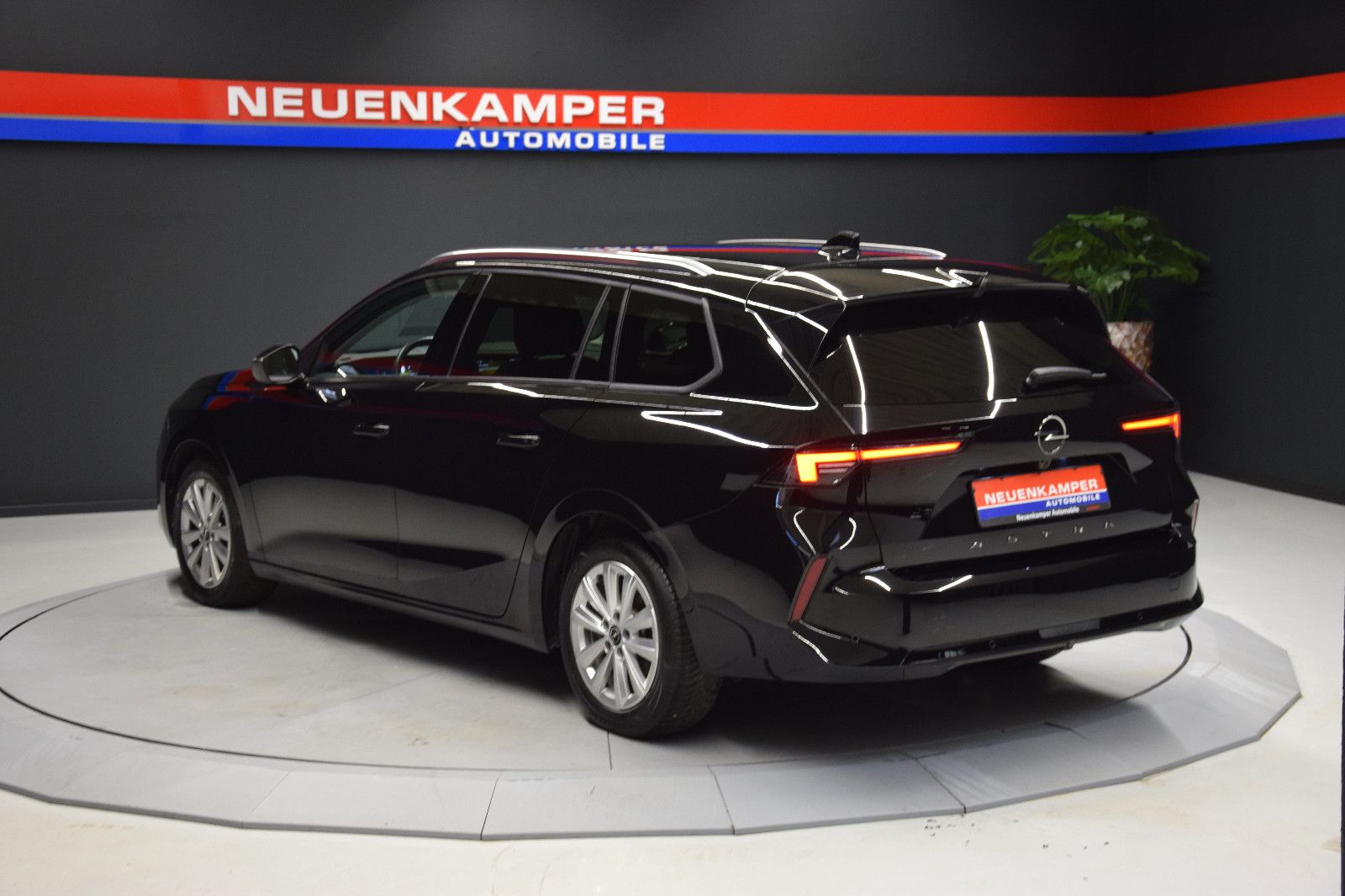 Fahrzeugabbildung Opel Astra L Sports Tourer Elegance Kamera NAV Ambien