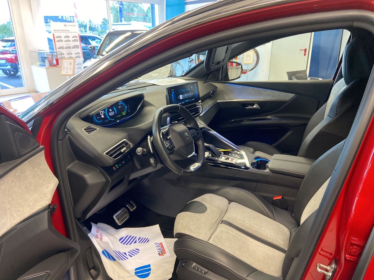Fahrzeugabbildung Peugeot 3008 GT Plug-In 225 e-EAT8 StandHZG El. Pano.Nav