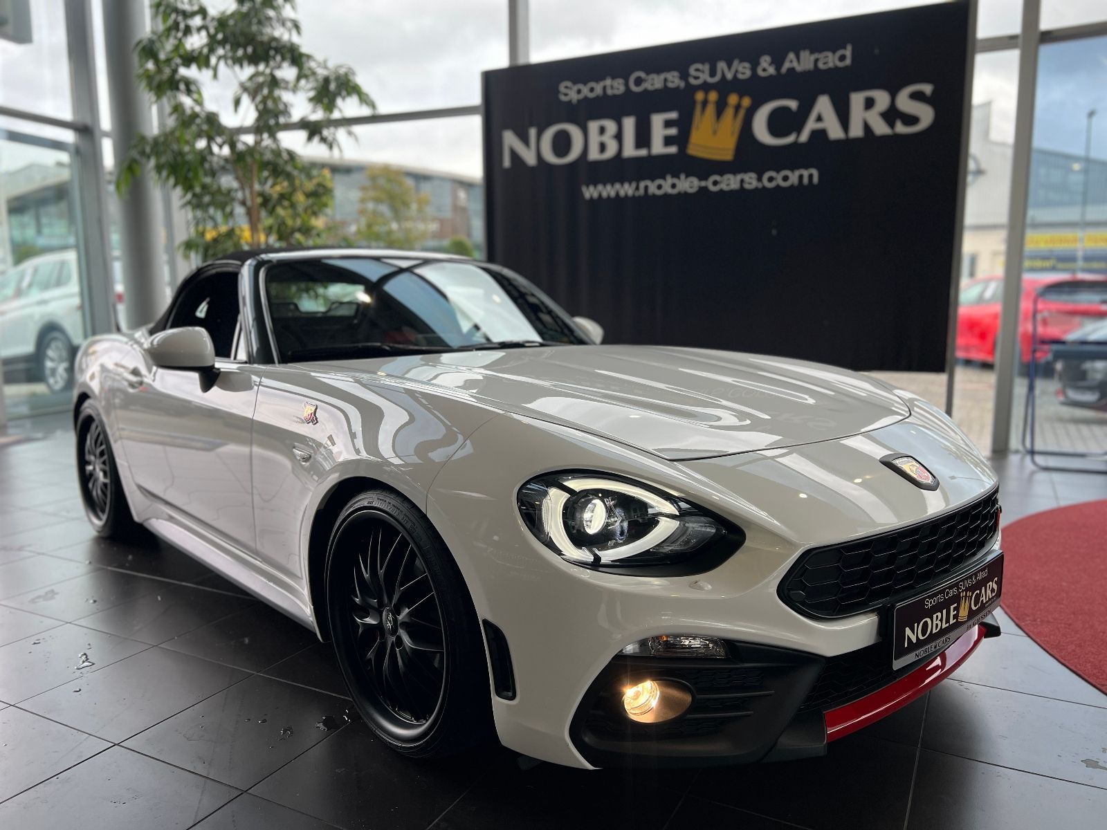 Fahrzeugabbildung Abarth 124 Spider Turbo Turismo LED LEDER