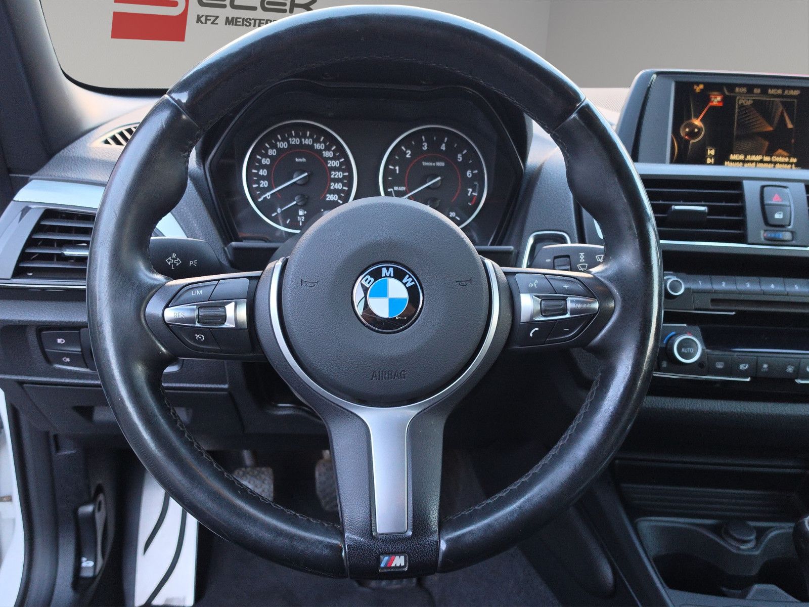 Fahrzeugabbildung BMW 218i Cabrio M Sport LEDER XENON SHZ TEMPOMAT