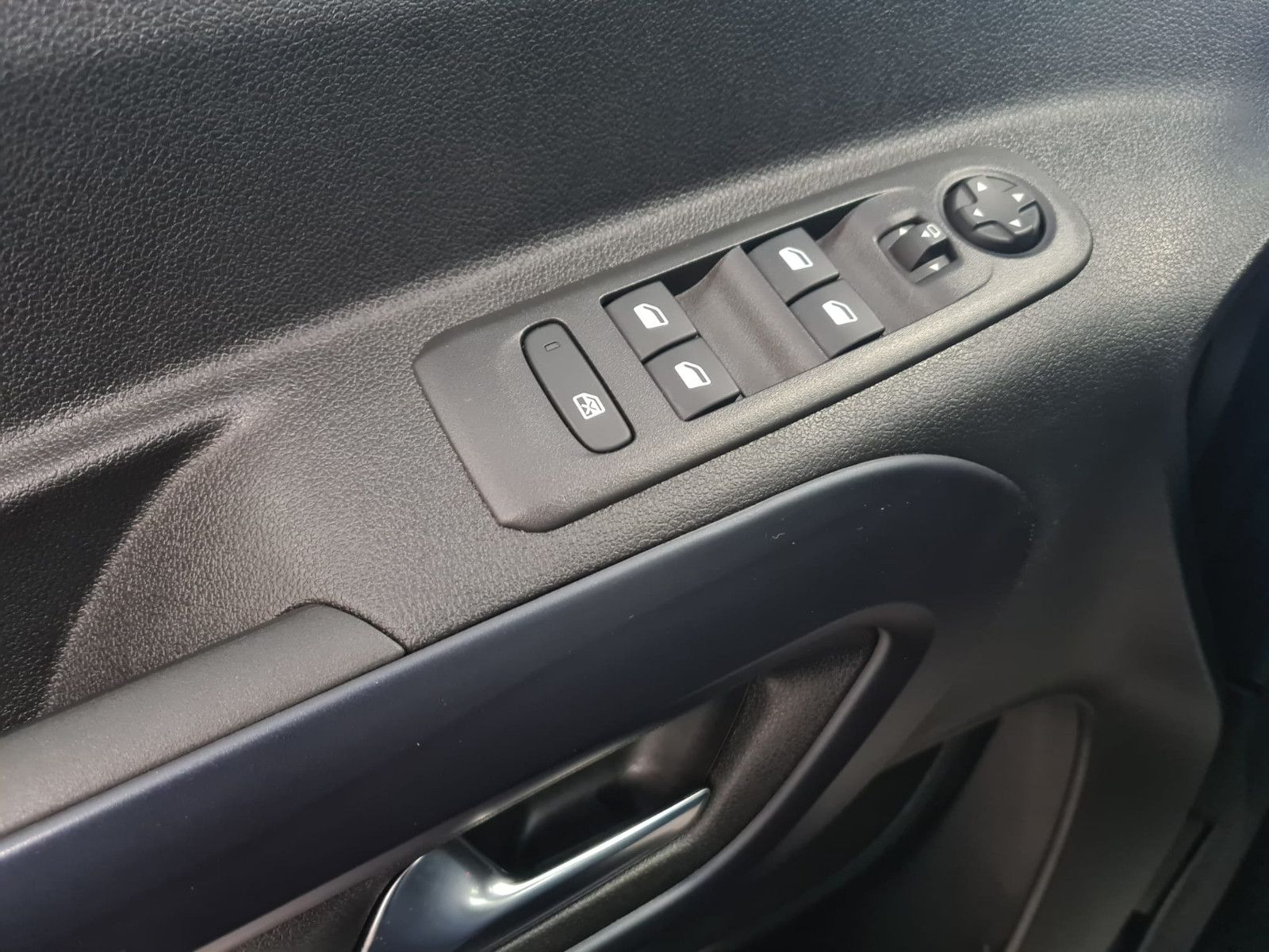 Fahrzeugabbildung Peugeot Rifter Allure L1 / SCHECKHEFT / NAVI