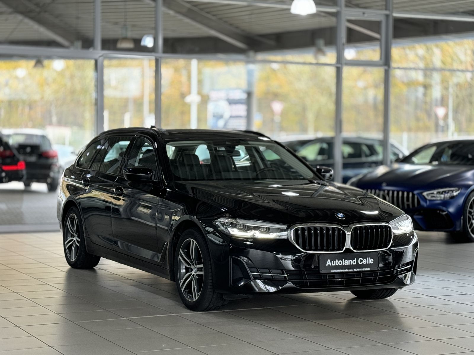 Fahrzeugabbildung BMW 520d Panorama Kamera DAB HiFi DisplKey AHK Sport