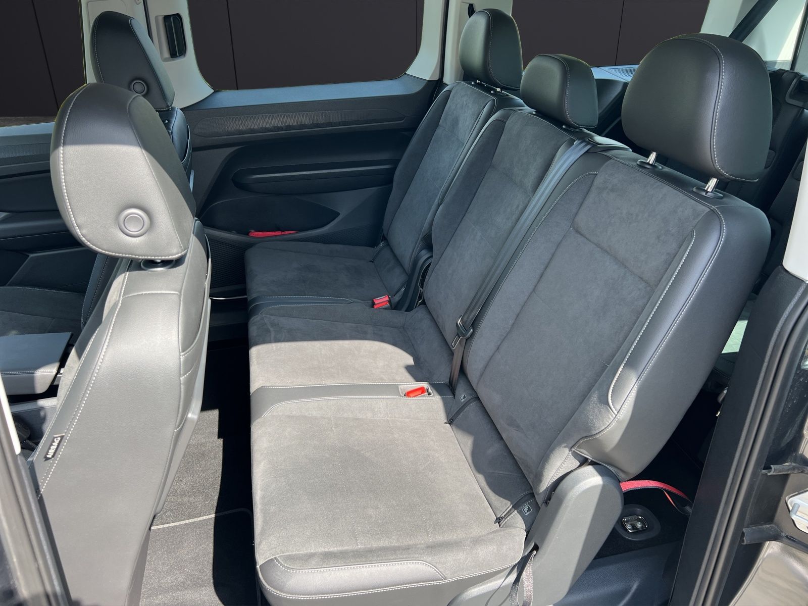 Fahrzeugabbildung Volkswagen Caddy Maxi TSI Style Maxi LED AHK STH NAVI