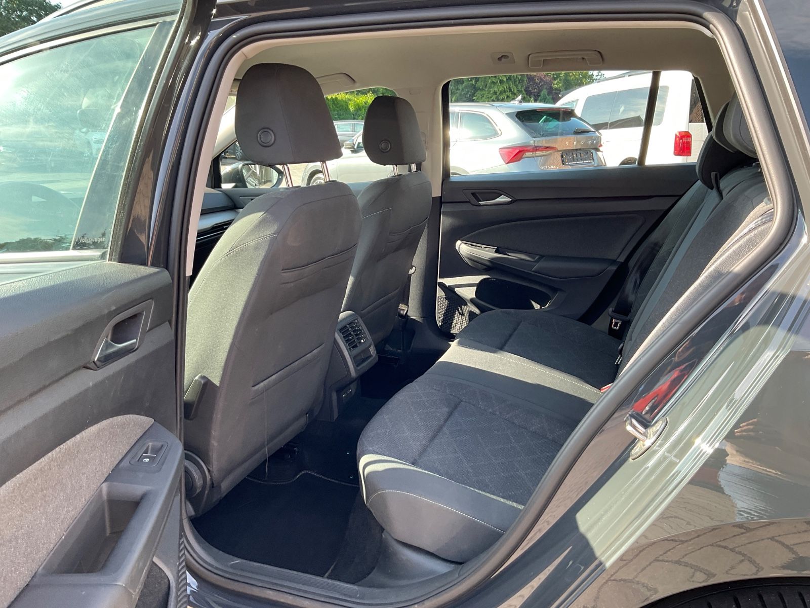 Fahrzeugabbildung Volkswagen Golf 2.0 TDI DSG Life,ACC,CarPlay,LED,Navi