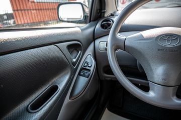 Fahrzeugabbildung Toyota Yaris 1.0 1.HANDKLIMA|SERVO|ELEKTR.FENSTERHEBER