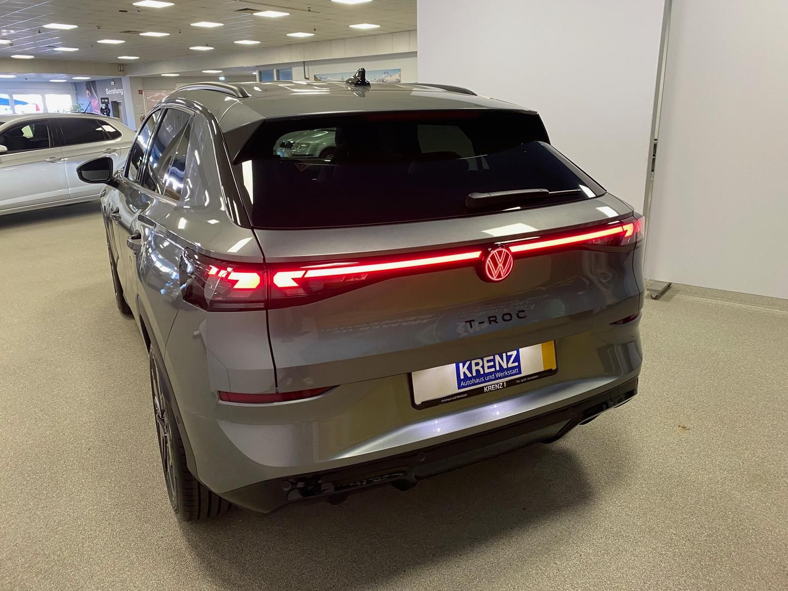 Fahrzeugabbildung Volkswagen T-Roc 1.5 eTSI R-Line NEUES MODELL AHK+ACC+KAMER