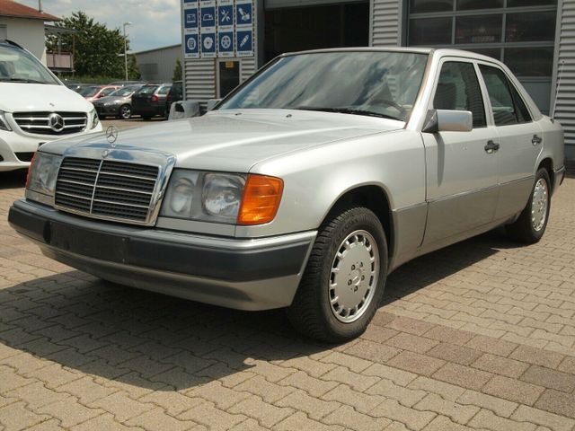 Mercedes-Benz 230E W124 MOPF1 Schiebedach AHK Oldtimer