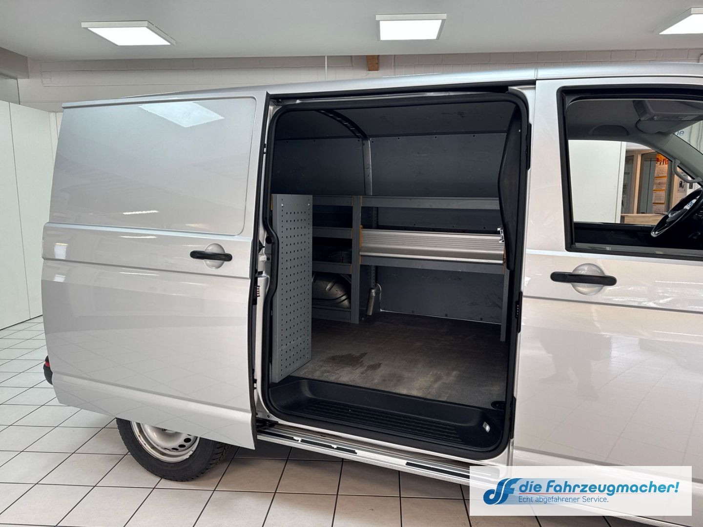 Fahrzeugabbildung Volkswagen Transporter T6.1 Kasten FWD Navi LED ACC Apple *