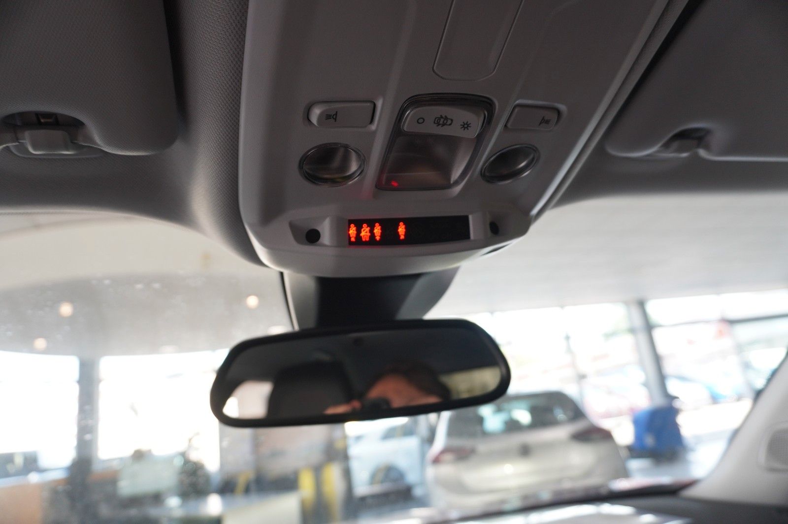 Fahrzeugabbildung Peugeot 2008 1.2T ALLURE AT NAVI/LED/KAMERA/SHZ/VIRT.
