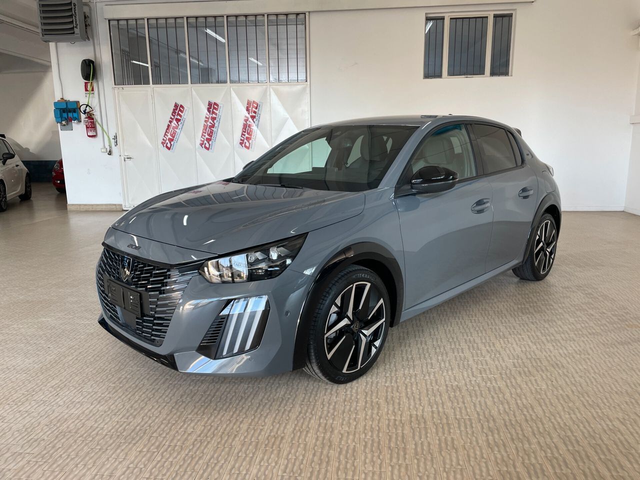 Peugeot 208 Hybrid 145cv e-DCS6 GT 2025 GT auto imagem 2