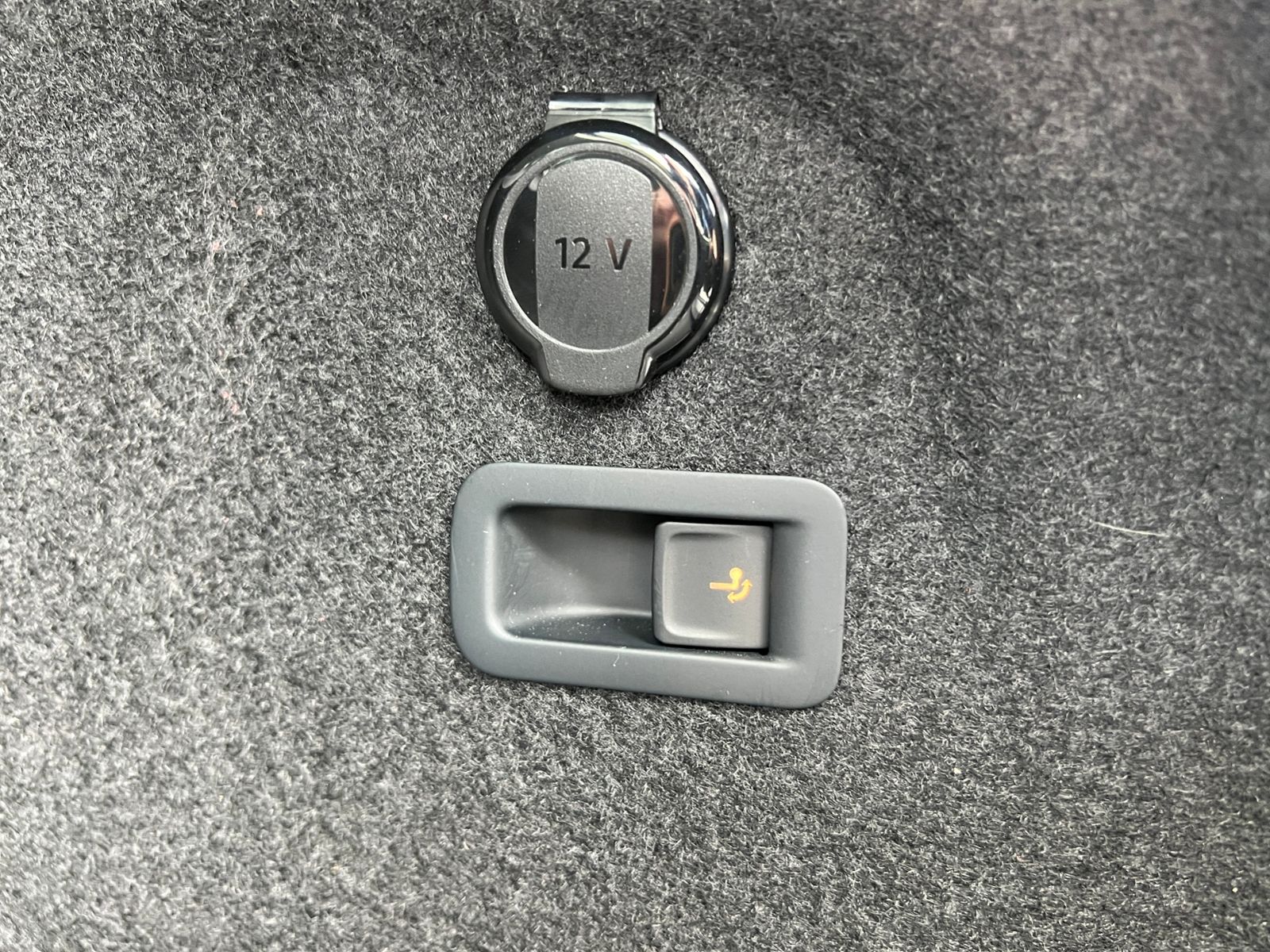 Fahrzeugabbildung Volkswagen Golf VIII Variant GOAL 1.5 eTSI DSG *AHK, LED, N