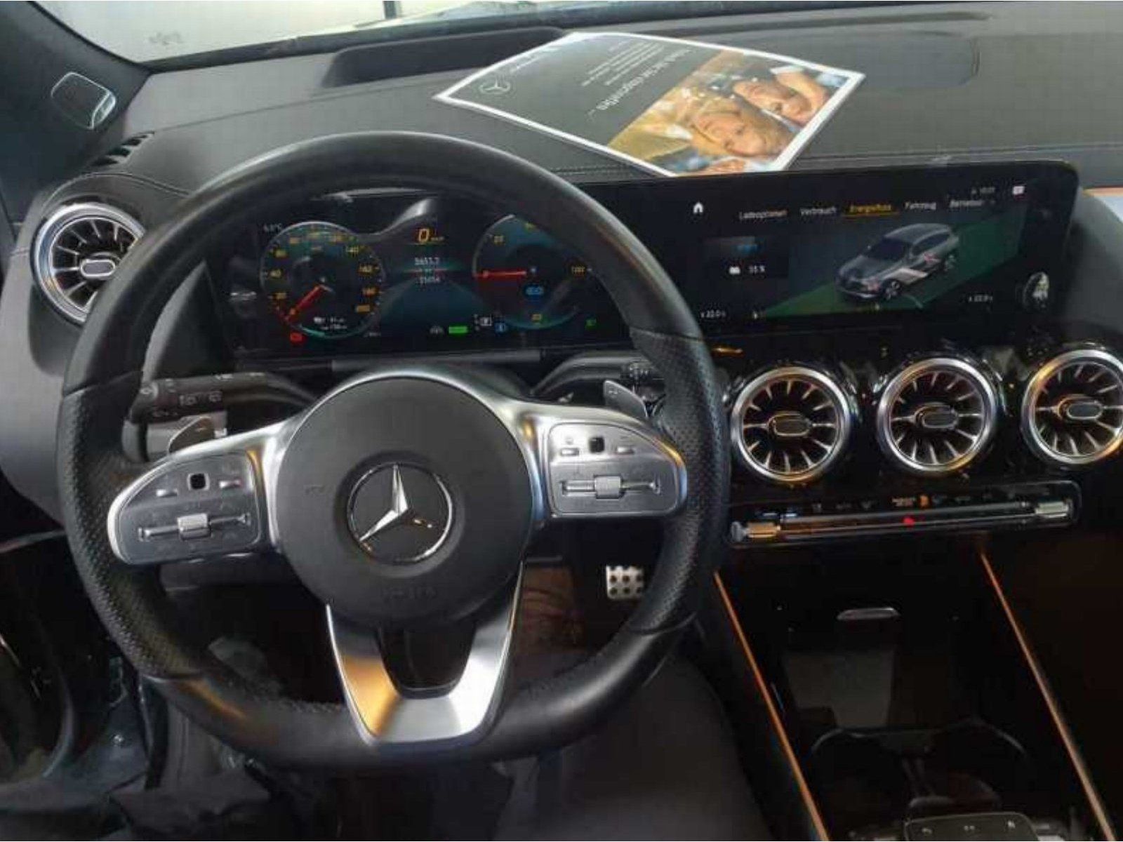 Fahrzeugabbildung Mercedes-Benz EQA 350 AMG Memo DISTRO Pano AHK Burme LED KeyGo