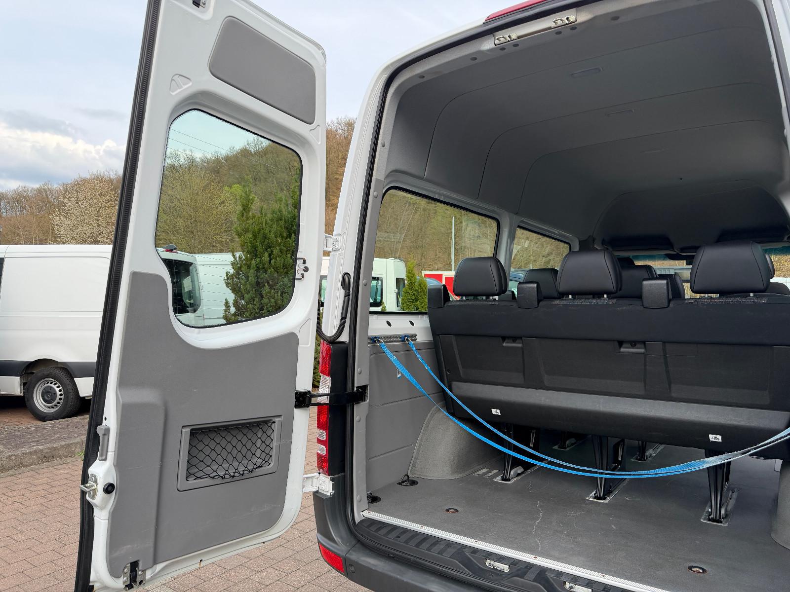 Mercedes-Benz Sprinter 313CDI Bus 9-Sitze L2H2 RWD Schwingsitz