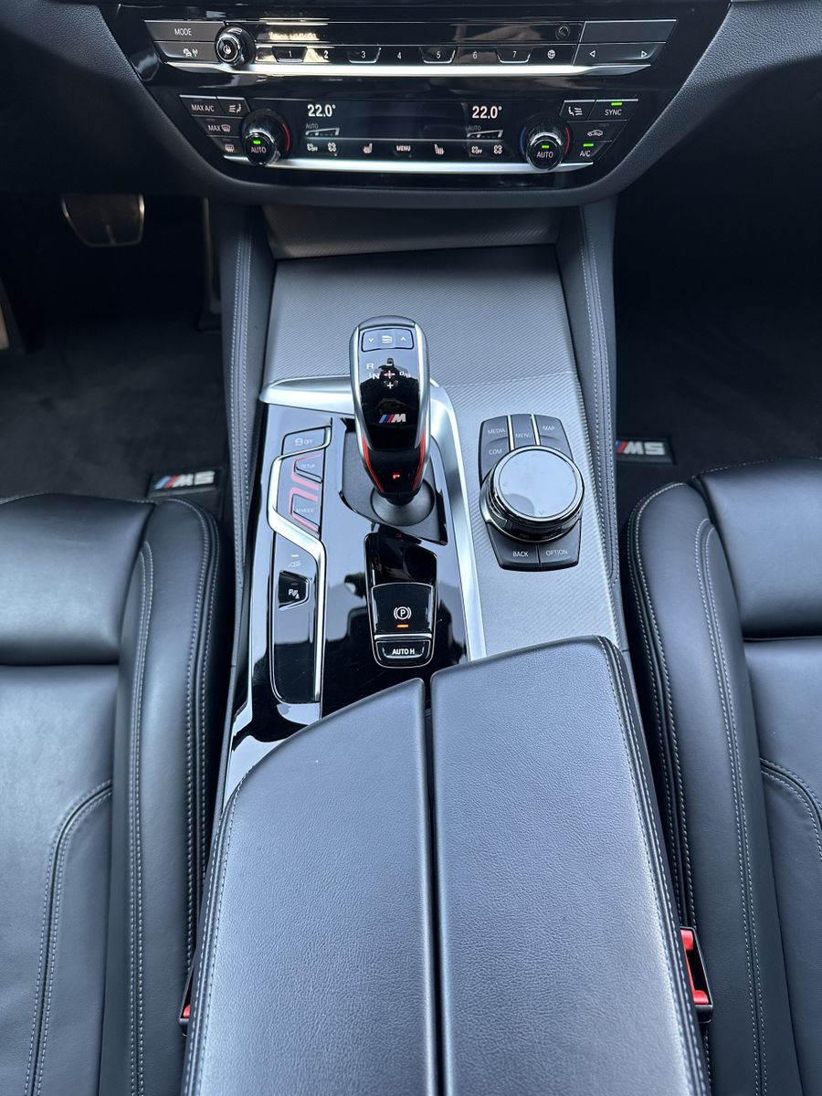 Fahrzeugabbildung BMW M5 Competition NAV+LED+KERAMIK+KAMERA+20ZOLL+1HD