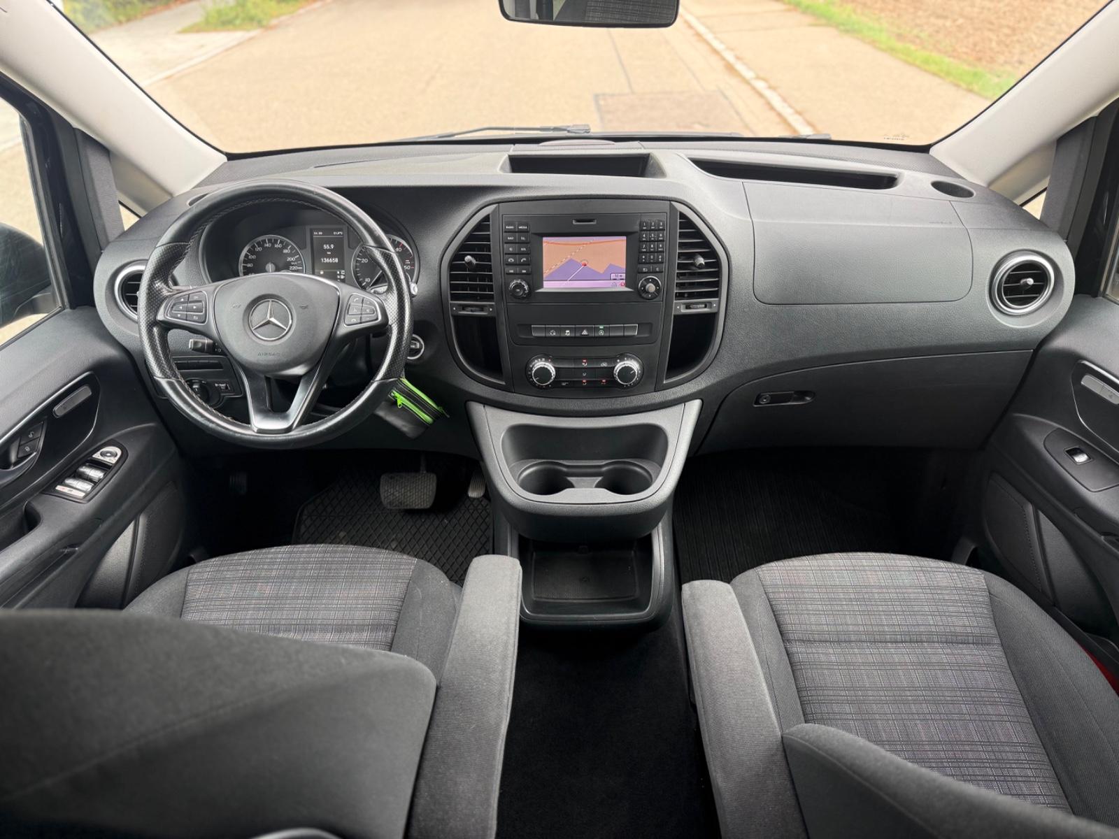 Mercedes-Benz Vito Tourer 4MATIC Lang,8-Sitze,Navi,Aut.,SHZ,AH